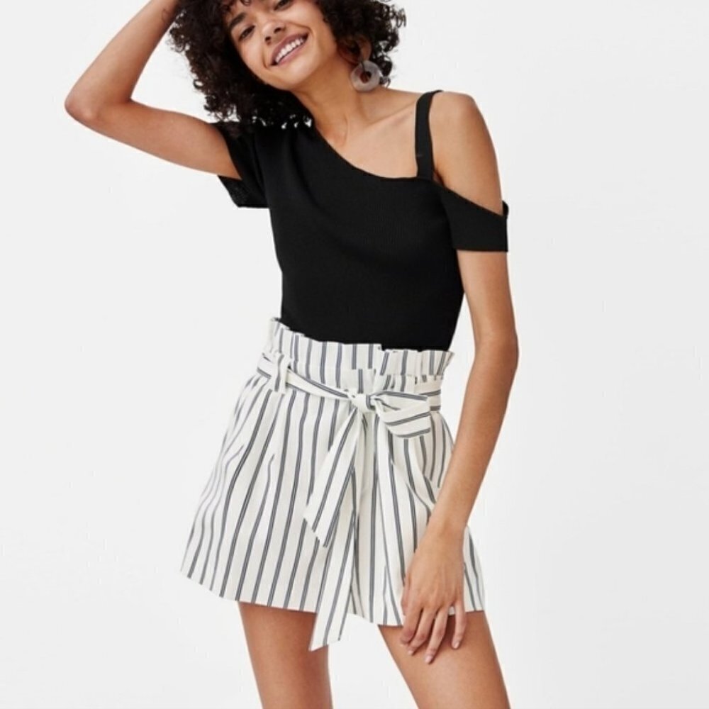 Zara Pleated High Waist Paper Bag White Striped  Short